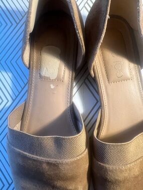 ALO Yoga Suede D'Orsay Flats in Tan